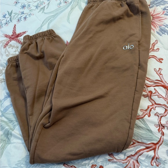 ALO Yoga Pants - ALO Yoga Tan Sweatpants